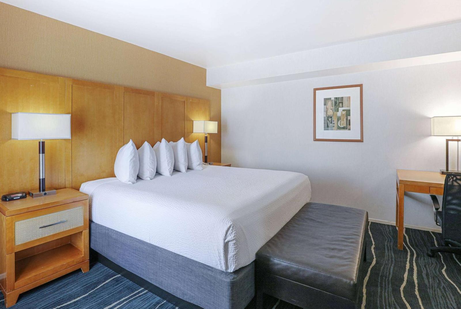 Ramada by Wyndham Costa Mesa/Newport Beach Main image 1